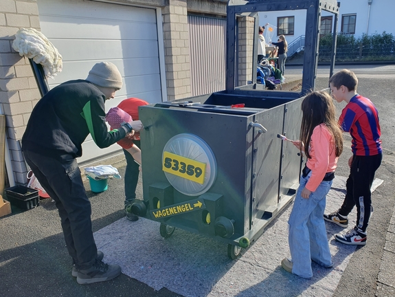 Vorbereitung Karnevalsumzug wilde 13